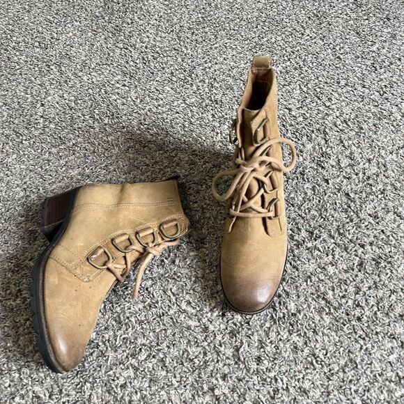 Sorel Boots Women's Cate Lace Brown Leather Lug Sole Booties Size 7.5 Heeled - Picture 1 of 8